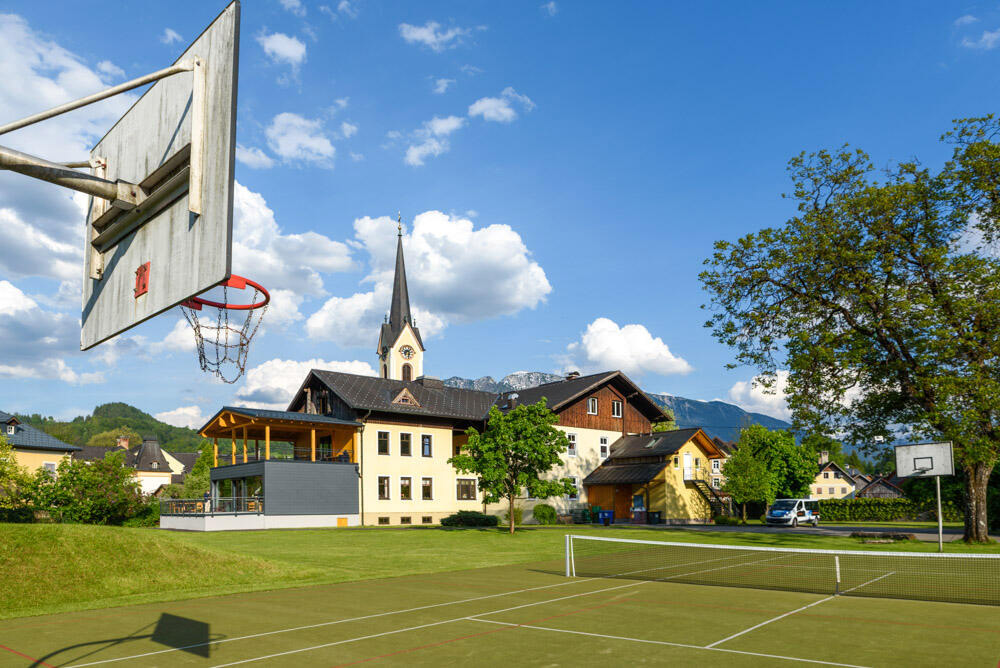 Wehrenfennighaus 10 Sportplatz Normalperspektive